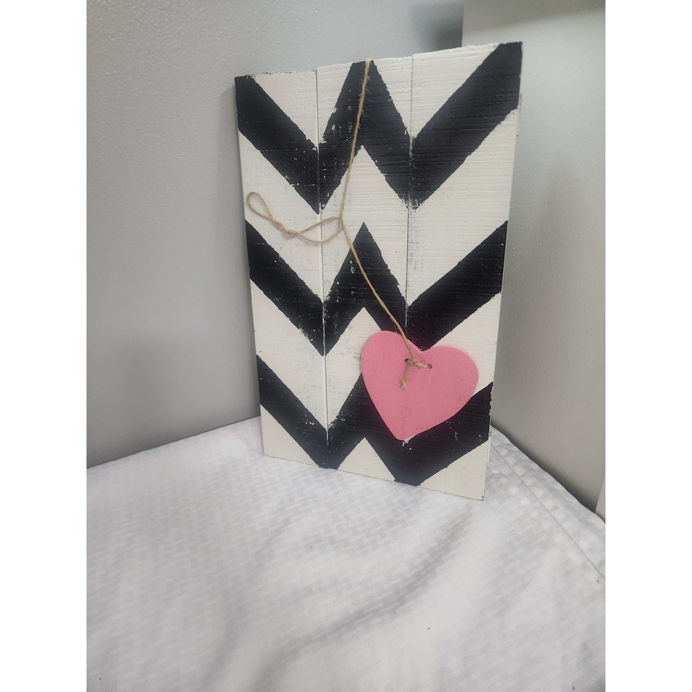 Hobby Lobby Wooden Chevron Wall Plaque with Pink Heart Decor 948098